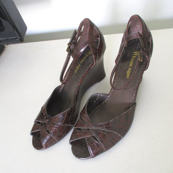 Etienne Aigner "Peep" Womens Brown Faux Croco Leather Ankle-strap Wedge NWOB- 8M - Picture 8 of 10